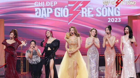 Uyên Linh phấn khích khi lọt top 5 thịnh hành YouTube, bất ngờ khoe luôn tài khoản... 12 số 0 của Huyền Baby