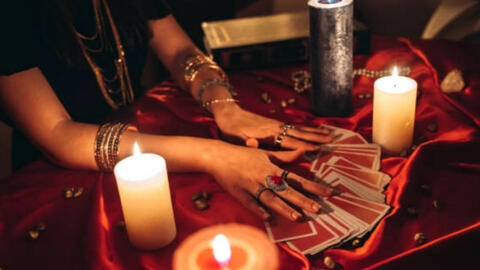 Hai người phụ nữ ở Hong Kong bị bắt vì chế bùa yêu