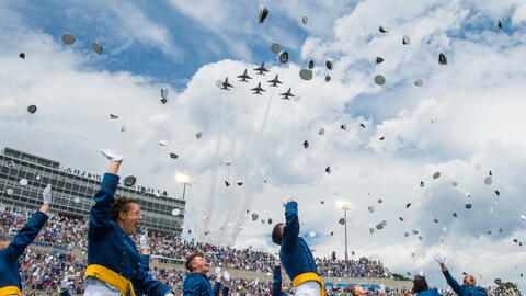 Những lễ tốt nghiệp kỳ lạ trên thế giới
