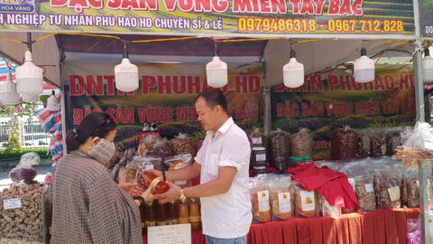 Chương trình quảng bá nông sản tỉnh Khánh Hòa & phiên chợ: Kẻ bán lẫn người mua đều vui như được mùa