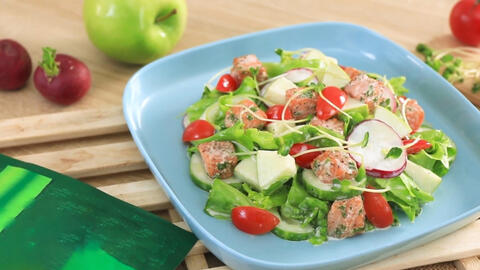 Món ngon dễ làm với salad cá hồi