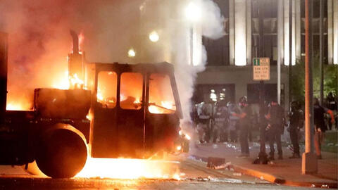 Bang Wisconsin ở Mỹ ban bố tình trạng khẩn cấp sau khi một người đàn ông da màu bị bắn