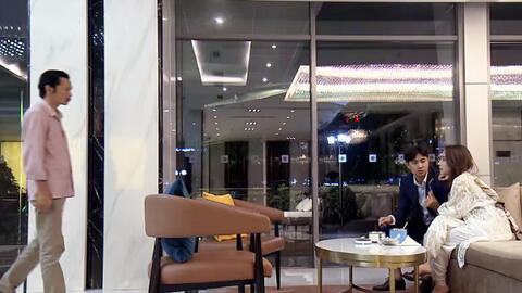 'Về nhà đi con' tập 69: Vũ bị ông Sơn bắt quả tang đang ôm ấp Nhã