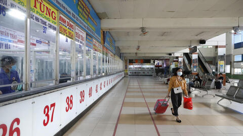 Vé xe tàu Tết, mở bán mà không ai mua