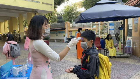 TP.HCM cách ly 15 học sinh và nhân viên trường học đi cùng chuyến bay bệnh nhân mắc COVID-19