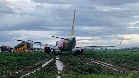 Máy bay Vietjet hạ cánh trượt khỏi đường băng, Tân Sơn Nhất tạm ngừng hoạt động