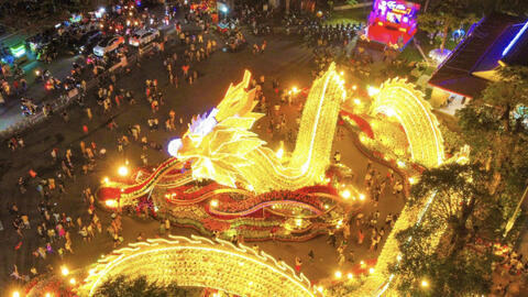 Gây trầm trồ nhất mạng xã hội lúc này: Linh vật rồng Phú Yên khổng lồ, đẹp lung linh vào ban đêm