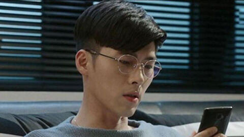 Chồng thích nhắn tin "mập mờ" với nữ đồng nghiệp cùng công ty, vợ trẻ cao tay khiến chồng khóc thét