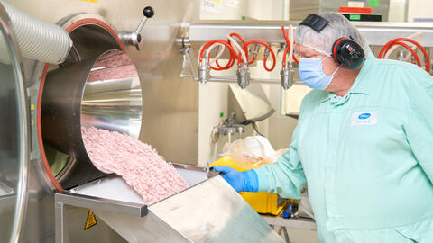 Pfizer nộp đơn xin phê duyệt khẩn cấp thuốc trị Covid-19