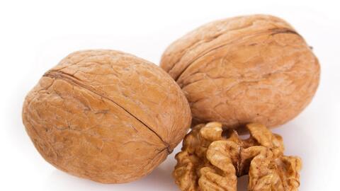 Mẹo nhận diện quả óc chó Mỹ và Trung Quốc tránh mua giá trên trời