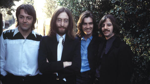 Ca khúc cuối cùng của The Beatles vừa được ra mắt sau 45 năm, giọng hát John Lennon vang lên gây nổi da gà