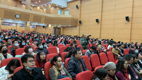 Hiệu trưởng trường ĐH Y lý giải việc vẫn cho sinh viên đi học giữa ”tâm bão“ corona