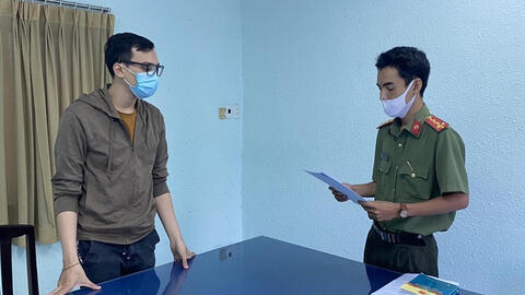 Xét xử nam tiếp viên làm lây lan Covid-19