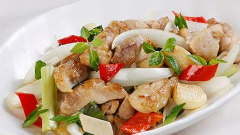 Cách làm thịt gà xào nấm ngon khó cưỡng