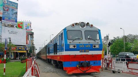 Giá vé tàu Tết giảm 'kịch sàn' từ hôm nay (9/2)