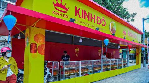 Bánh trung thu đầu mùa đa dạng mẫu mã nhưng ít người mua