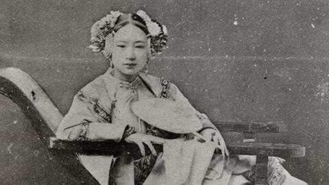 Loạt ảnh hiếm thời nhà Thanh hơn 100 năm: Người dân nhổ răng giữa đường, đệ nhất kỹ nữ gây bất ngờ!