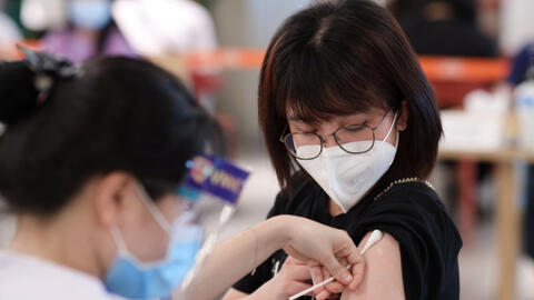 Những yếu tố nào khiến một người đã tiêm vaccine có nguy cơ mắc Covid-19?