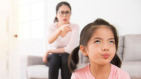 Ba mẹ có nên ra lệnh khi dạy trẻ?