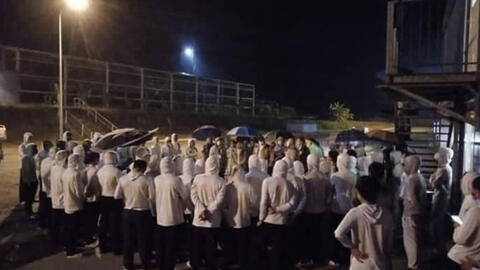 Xem xét mở các chuyến bay thương mại đón công dân Việt Nam về nước