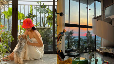 Góc chill của Cô Em Trendy và bạn trai thiếu gia: Ban công sáng tưới cây chiều ngắm hoàng hôn, BST đèn cực lạ mắt 