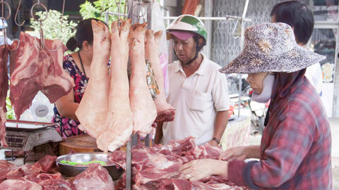 Giá thịt heo bán sỉ tiếp tục giảm nhẹ