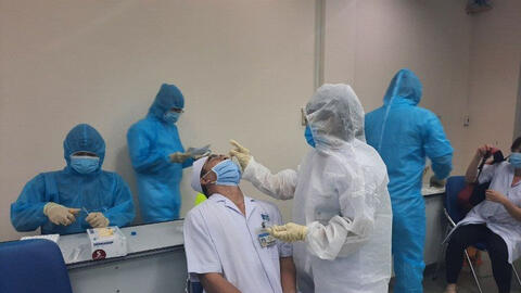 TP.HCM ghi nhận thêm 30 ca nhiễm mới sáng 14/6, có nên tiếp tục giản cách xã hội?