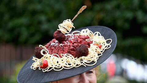 Những chiếc mũ hóa trang kích thích 'bao tử'' người xung quanh