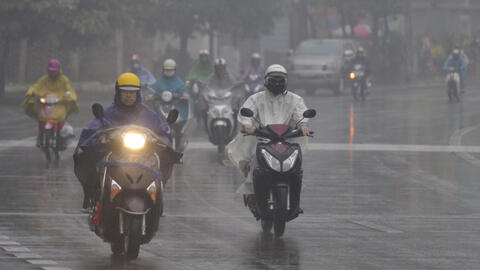 Miền Bắc mưa lạnh trước khi chuyển nắng nóng vào cuối tuần