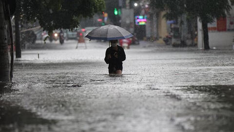 Áp thấp nhiệt đới suy yếu, tiếp tục gây mưa lớn ở nhiều nơi