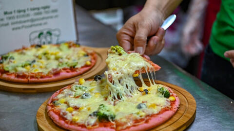 Món pizza thanh long độc và lạ giữa mùa dịch virus covid-19