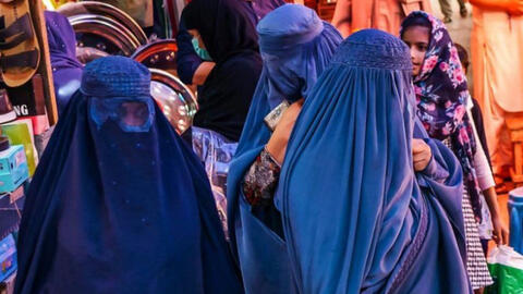 Một thành phố cấm nam nữ đi ăn nhà hàng, kể cả  vợ chồng