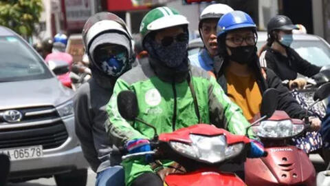 Ngộp thở với phụ phí xe công nghệ