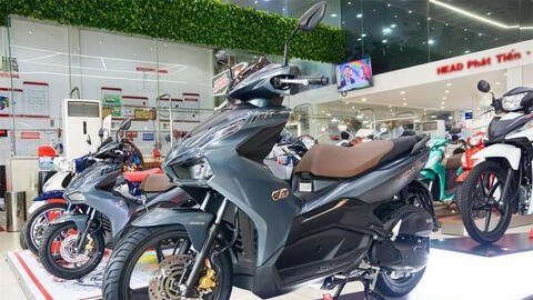 Xe máy ồ ạt giảm giá, kích cầu cuối năm