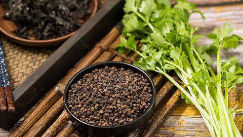 Giá tiêu Ấn Độ lập đỉnh, tiêu Việt Nam giữ mức dưới 75.000 đồng/kg