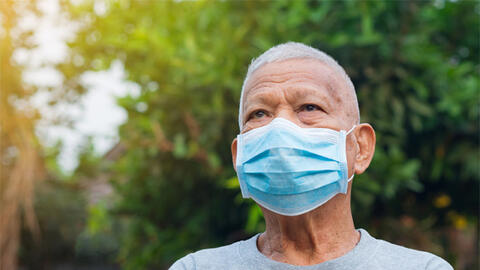 Những người trên 65 tuổi có nguy cơ tái nhiễm Covid-19 cao