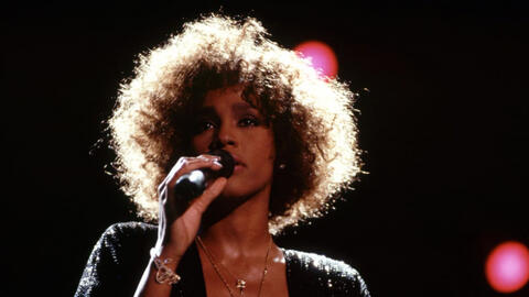 8 năm ngày mất của Whitney Houston - nghe lại Saving all my love for you