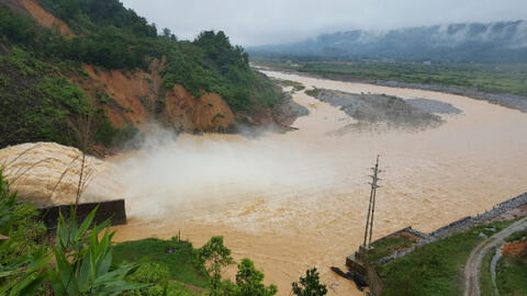 Đại biểu Quốc hội: Tại sao vẫn có chuyện xả lũ đúng quy trình mà người dân hạ du bị bất ngờ?