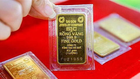 Giá vàng thế giới giảm nhẹ, trong nước tiếp đà tăng