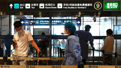 Trung Quốc hủy hàng trăm chuyến bay, đóng cửa trường học do đợt dịch COVID-19 mới