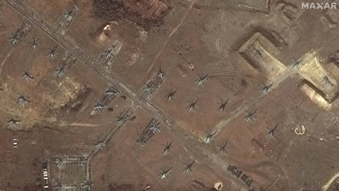 Hình ảnh vệ tinh cho thấy quân đội Nga đang tăng cường gần biên giới Ukraina