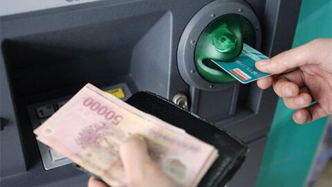 Thực hư về thông tin lương chồng chuyển thẳng vào tài khoản của vợ