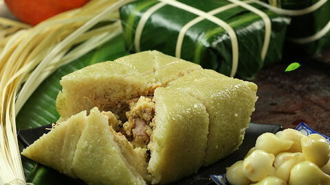 Nhà văn bị ném đá vì chê bánh chưng “là thứ văn xuôi thô kệch"