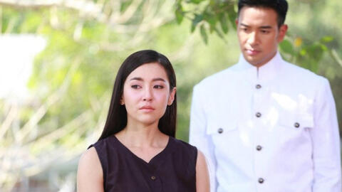 Tình cờ nhìn thấy người yêu cũ của chồng về thăm quê mà tôi không dám tin vào mắt mình