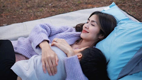 Tăng Thanh Hà hỏi con trai có muốn ngủ riêng không, cậu bé trả lời một câu khiến cô rơi nước mắt
