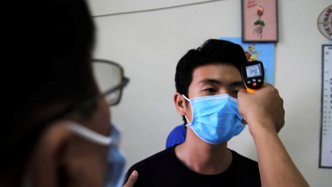 Cách sử dụng thuốc hạ sốt sau khi tiêm vaccine COVID-19