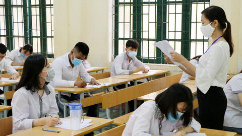 Tranh cãi việc nữ sinh viết bài Văn 21 trang giấy thi vào lớp 10