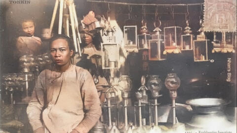 Con phố cổ ở Hà Nội trăm năm không thay đổi, vẫn bán một mặt hàng mà Tết đến nhà nào cũng cần mua