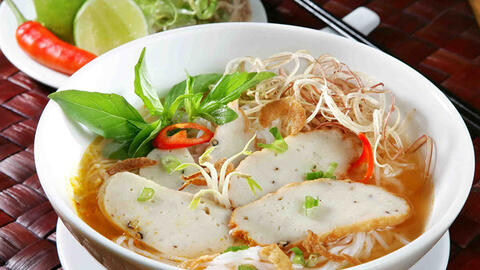 Cách làm bánh canh chả cá đậm đà thơm ngon