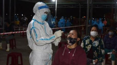 5 người Quảng Ngãi mắc COVID-19 từng buôn bán tại cảng Thọ Quang, Đà Nẵng xét nghiệm khẩn trong đêm